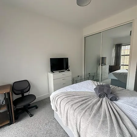 Апартаменты Marina - 2 Bedrooms - Sleeps 4 *