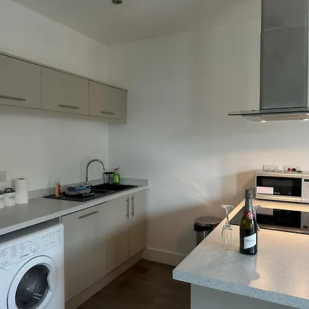 Marina - 2 Bedrooms - Sleeps 4 *