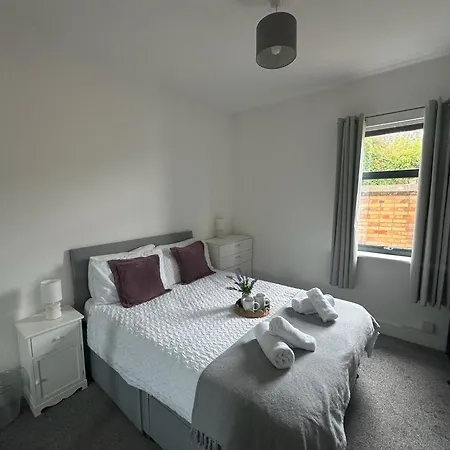 Apartment Marina - 2 Bedrooms - Sleeps 4 *